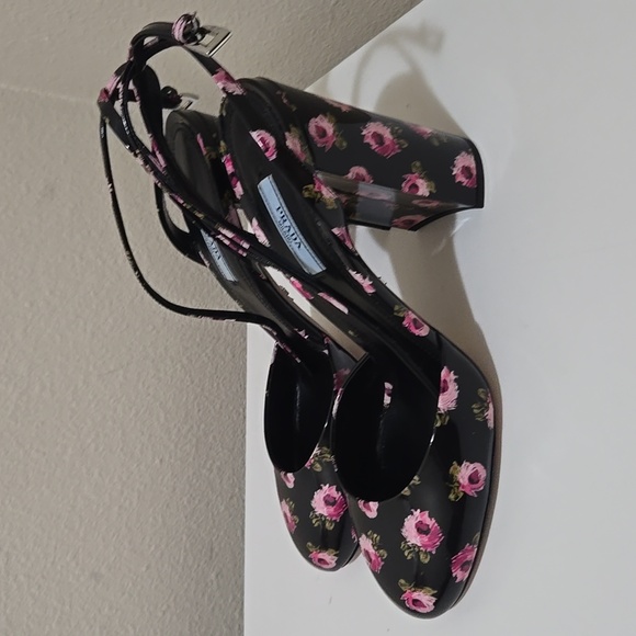 Prada shoes - Picture 2 of 9